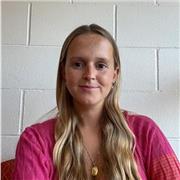 Maestra de Educación Primaria con mención en Inglés y experiencia en la enseñanza de diversas materias.